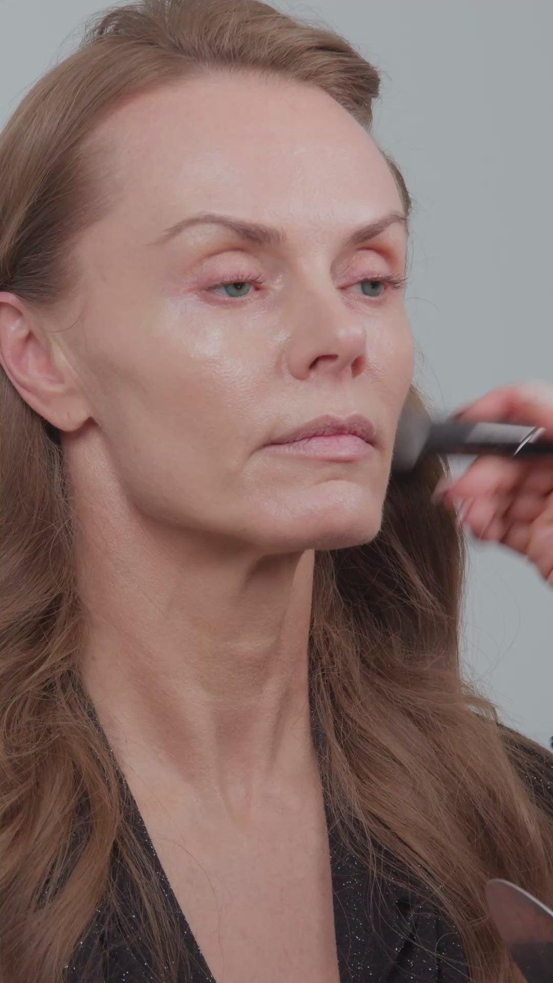 Load video: MATURE SKIN MAKEUP MASTERCLASS